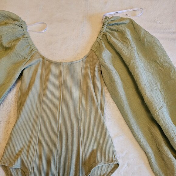 Lulu's light green bodysuit - Picture 2 of 8